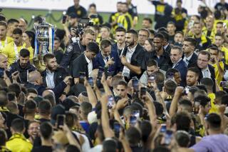 Beitar Jerusalem to get trophy belatedly after fans rush field